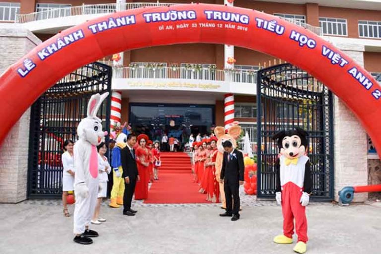 bếp căn tin trường Việt Anh