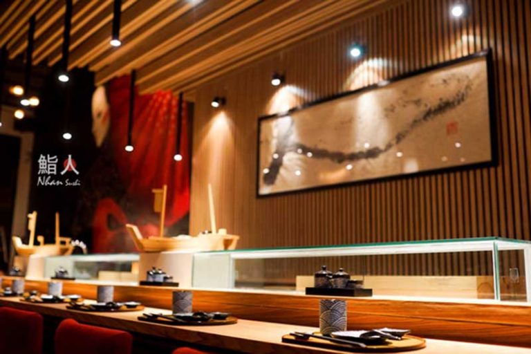 bếp nhà hàng nhân sushi bito