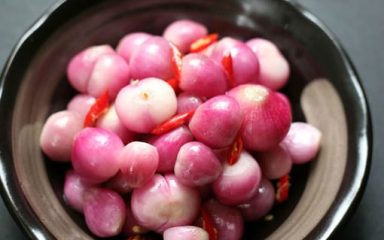 Hành tím muối chưa