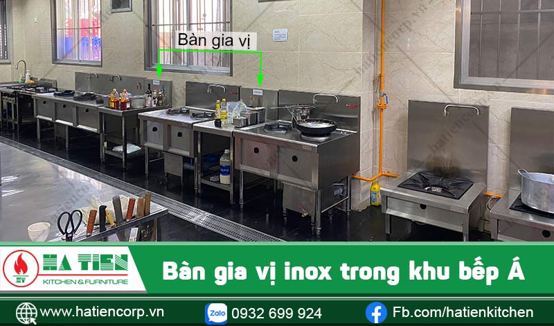 bàn gia vị trong khu bếp á