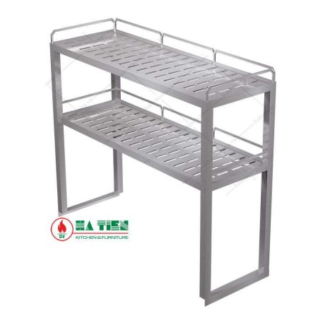 Kệ inox hai tầng mặt đục lỗ, có lan can quanh mặt kệ, khung chân vuông