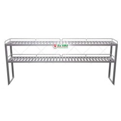 Kệ thanh 2 tầng đặt trên bàn có lan can