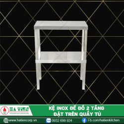 kệ để đồ inox 2 tầng đặt trên tủ