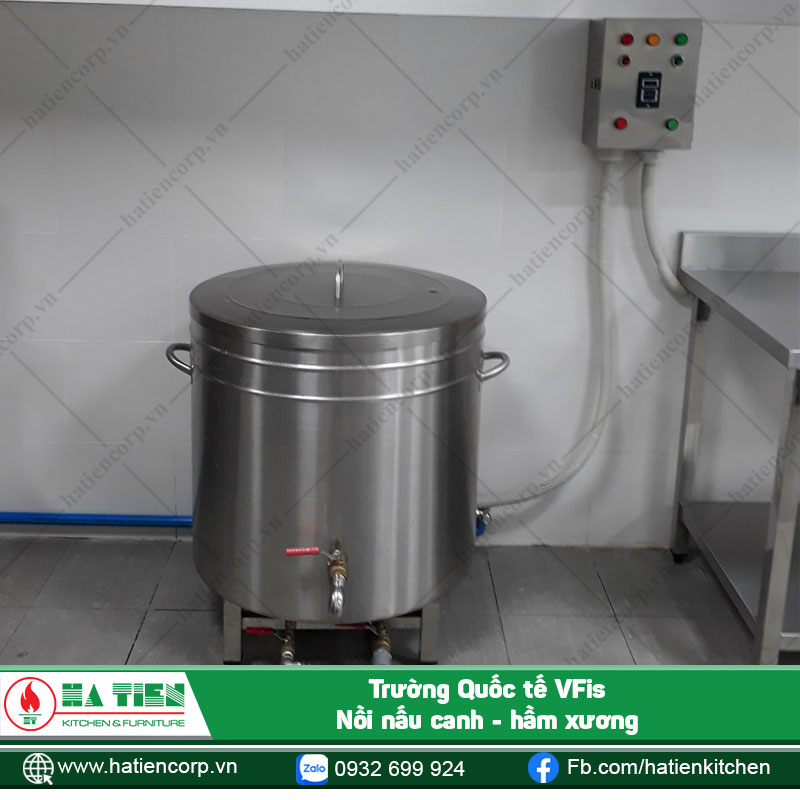 Nồi hầm xương dùng điện, dung tích 100 lít. Có thể sử dụng để nấu canh, hầm xương cho món phở, hủ tíu...