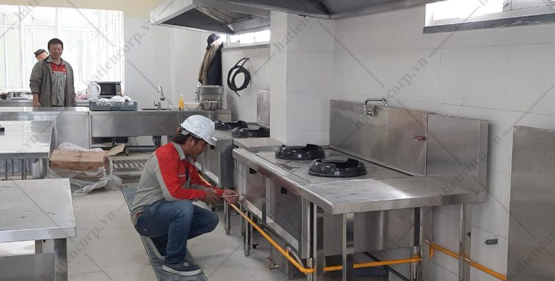 lắp đặt thiết bị bếp công nghiệp