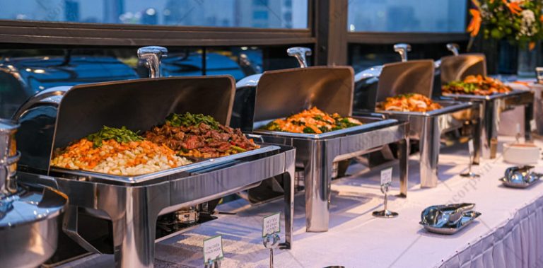 Nhà hàng buffet tiết kiệm được một khoản chi phí lớn cho nhân viên phục vụ