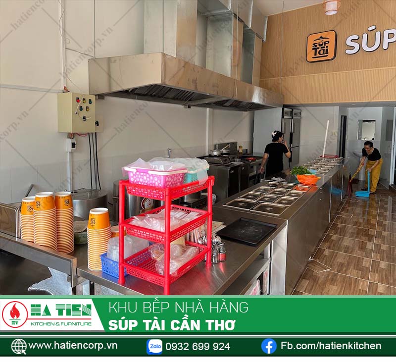 Khu bếp nhà hàng được thiết kế dạng mở