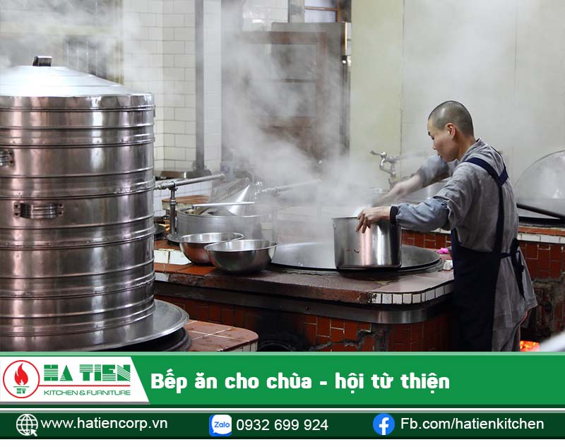 Bếp ăn cho chùa - hội từ thiện phục vụ đa dạng món ăn