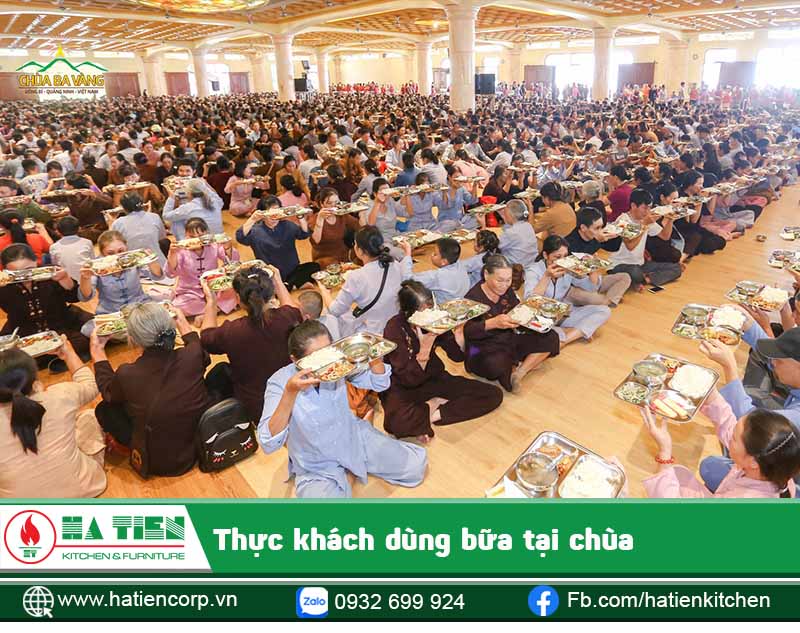 Bếp ăn cho chùa - Hội từ thiện phục vụ số lượng lớn thực khách