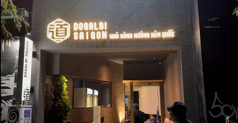 Mặt tiền nhà hàng nướng Hàn Quốc DOGALBI SAIGON khai trương
