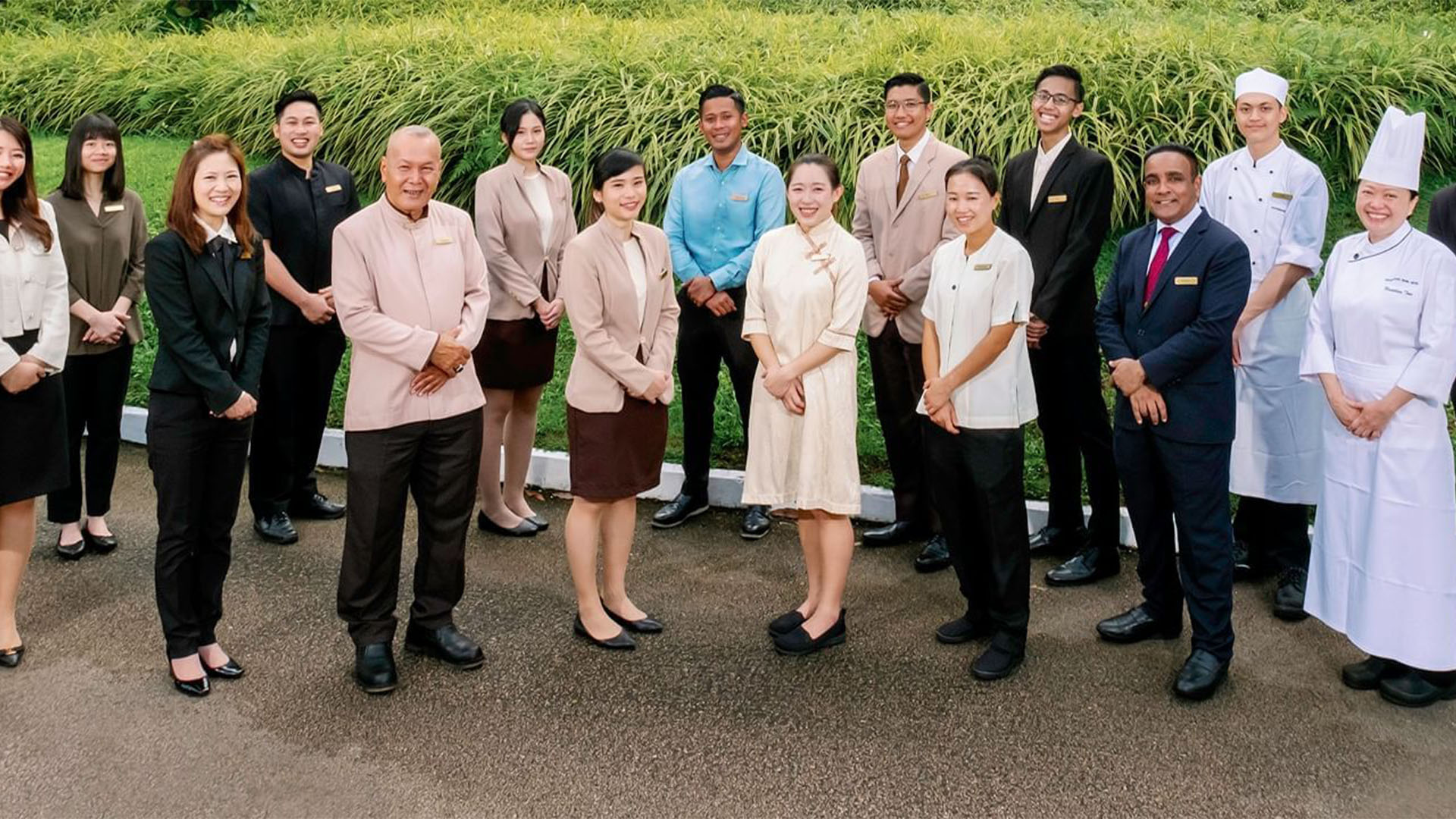 quy định về nhân viên khách sạn 5 sao