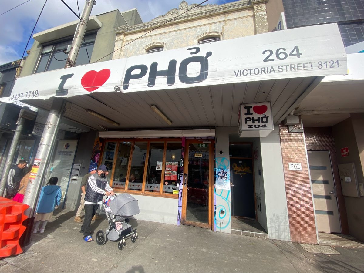 Mặt tiền tiệm I Love Phở 264 Victoria Street Richmond Melbourne - khách hàng dùng thiết bị Hà Tiên tại Úc