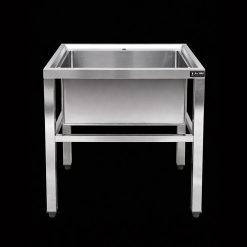 Bồn được thiết kế theo tiêu chuẩn bếp công nghiệp với khung chân vững chắc, chịu lực tốt và đảm bảo độ ổn định khi sử dụng.