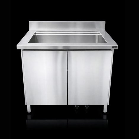 Tủ dưới có cửa mở tiện dụng