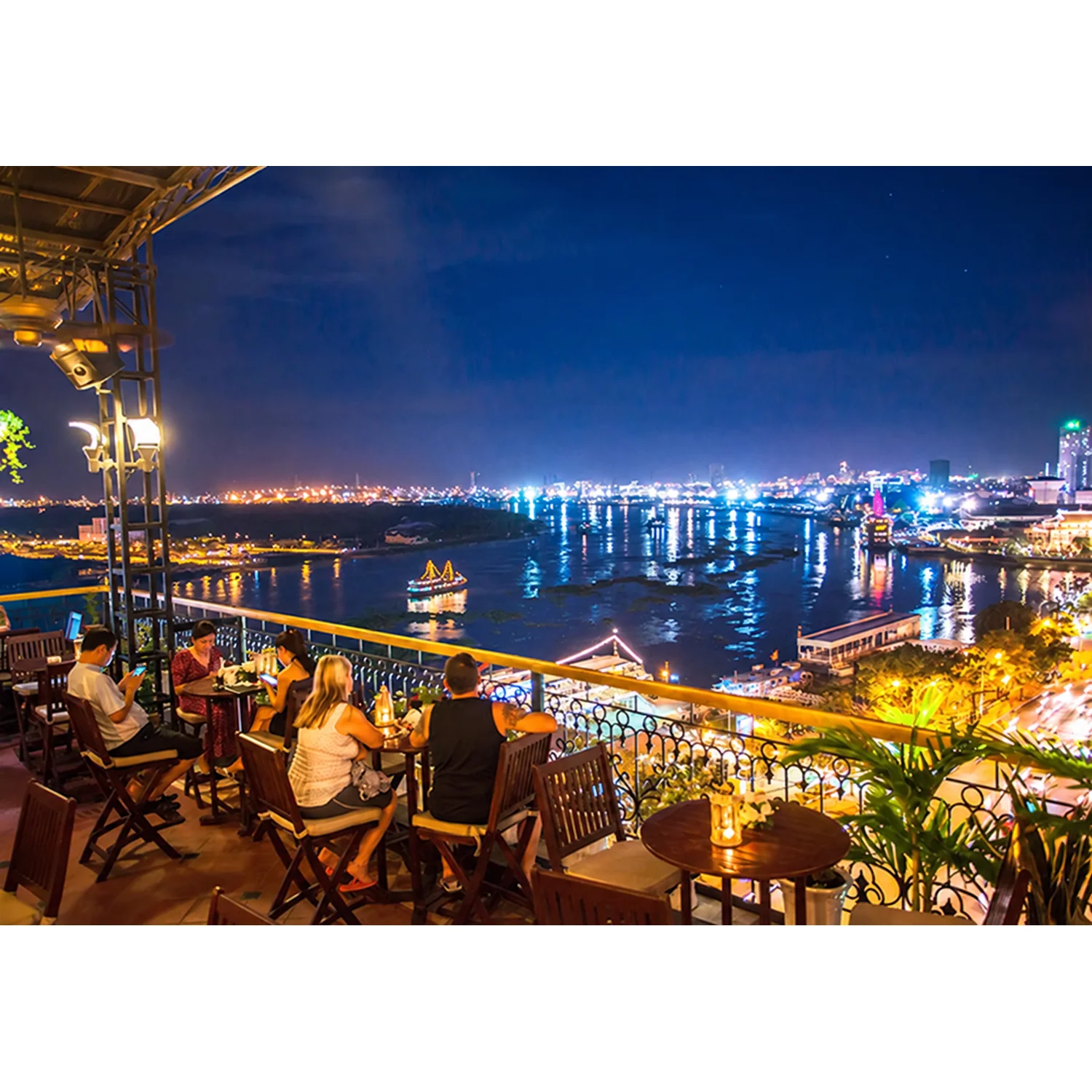 Không gian ẩm thực cao cấp của khách sạn Majestic