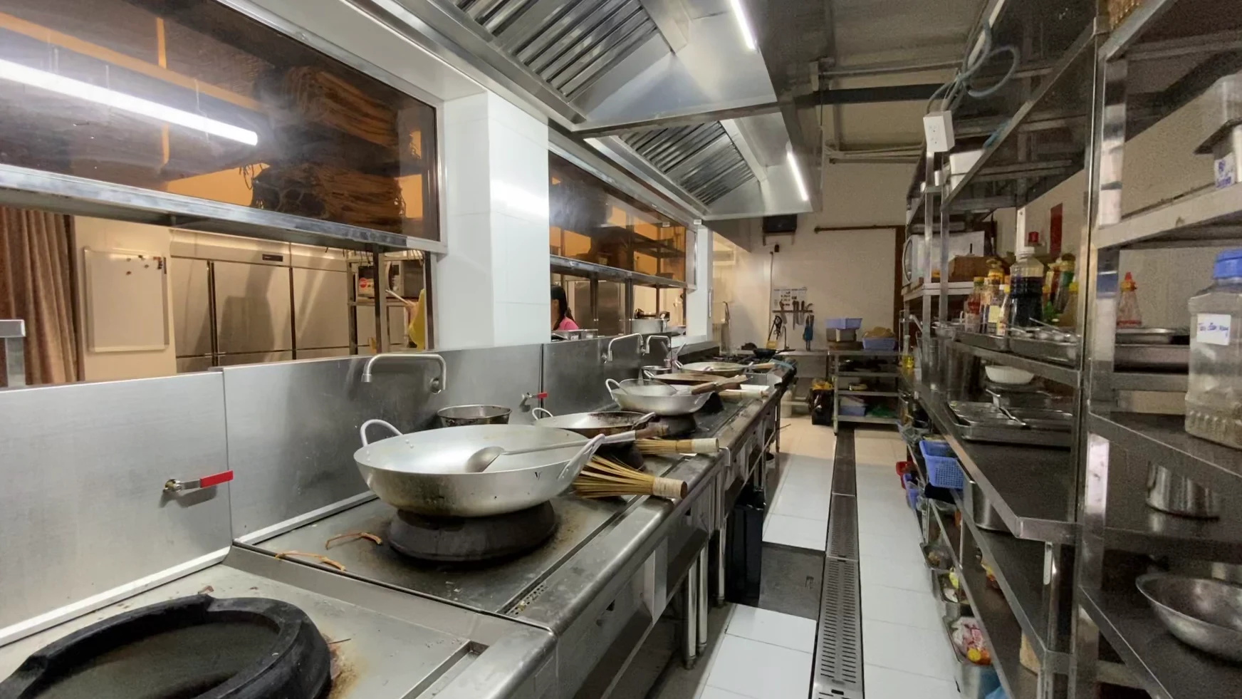 Dàn bếp wok chuyên nghiệp