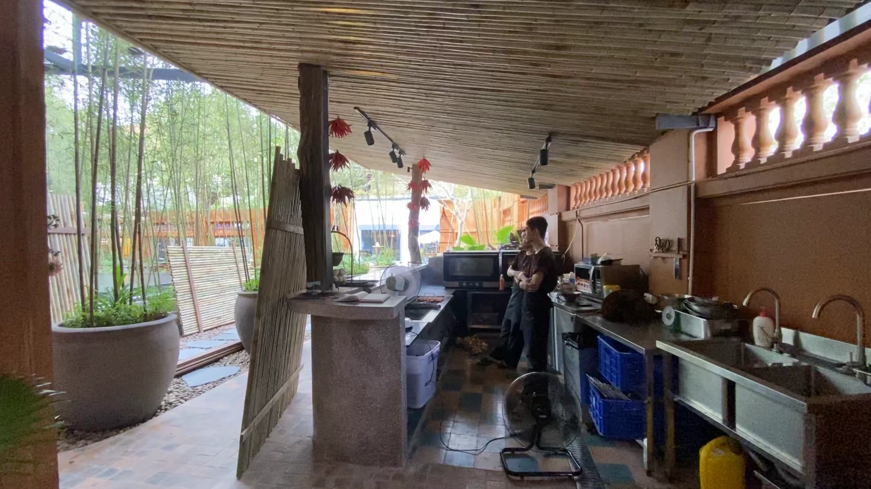 Bếp ngoài trời mái tre