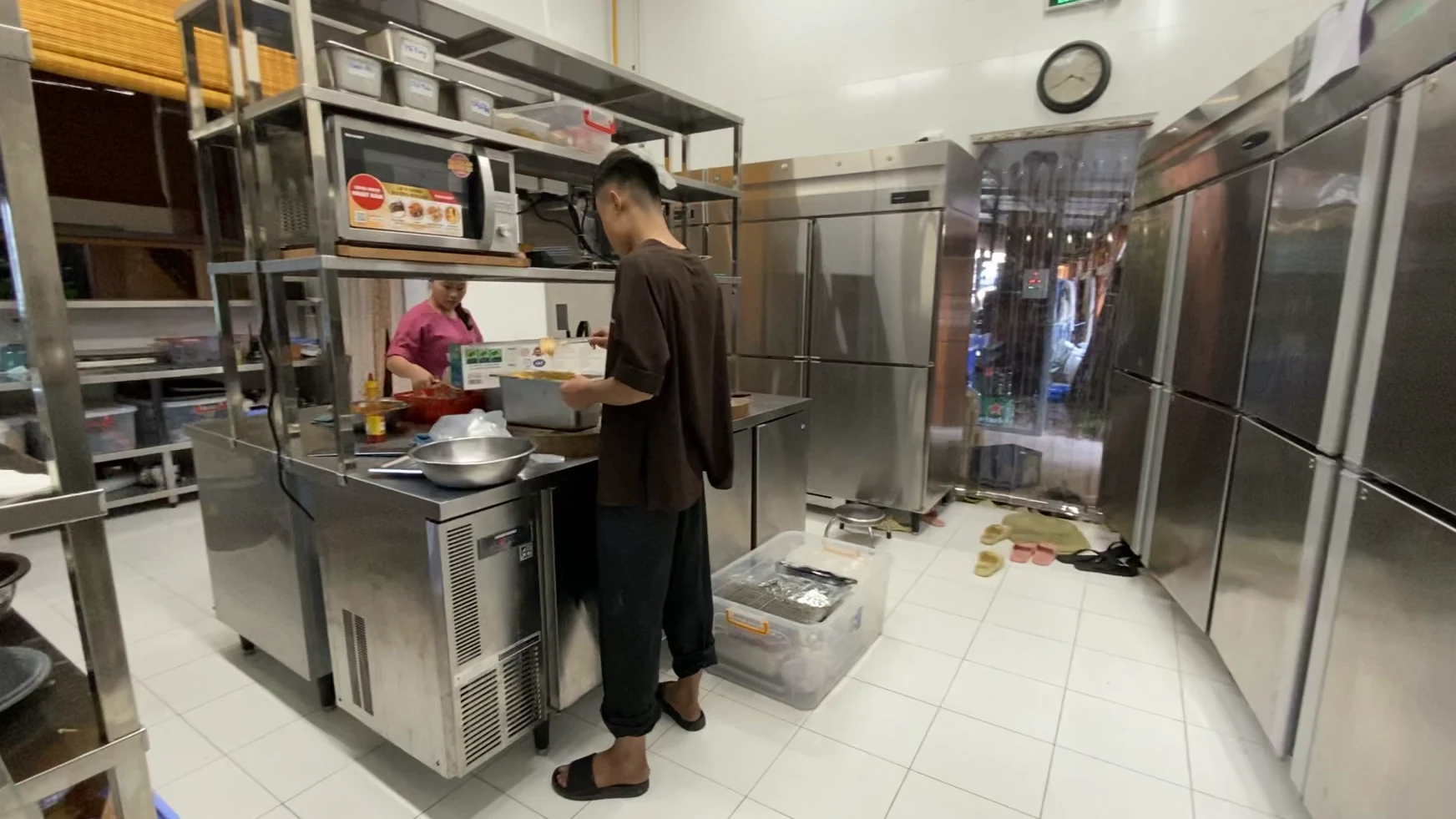 Bếp công nghiệp đủ thiết bị
